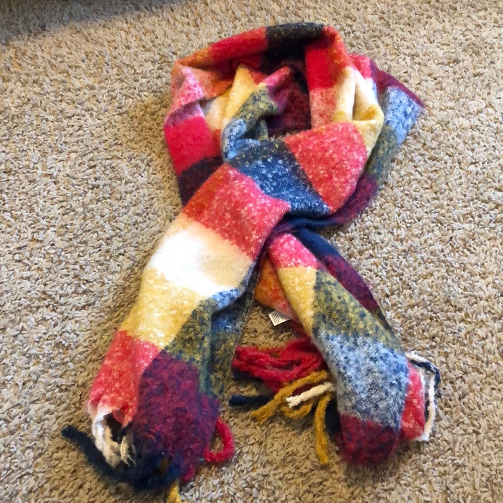 Brand new never been used WOMENS scarf